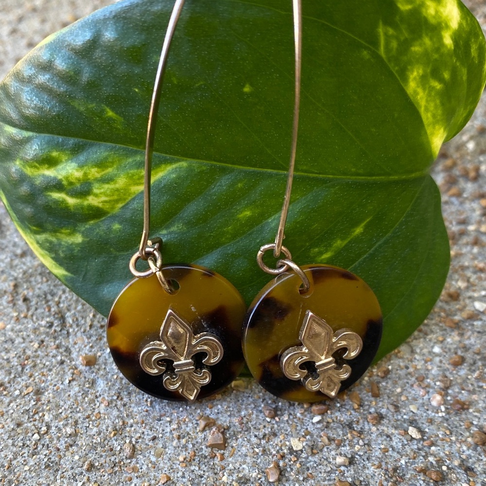 Elegant Gold Fleur-de-Lis Earrings